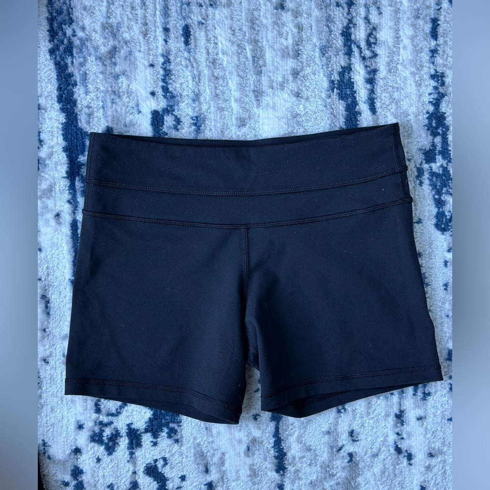 Lululemon Black Size 6 Reverse Groove Short